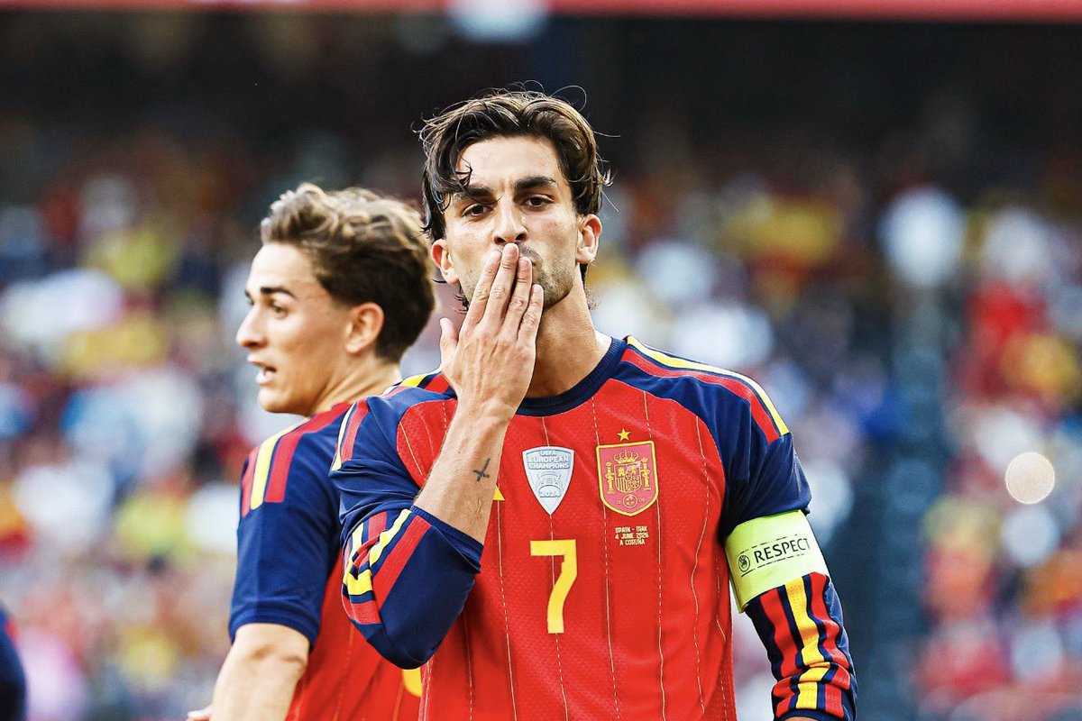 FabrizioRomano's tweet photo. 🚨🔴🔵 Paris Saint-Germain are set to close Ferran Torres deal with Barça as final round of talks happens soon.

Here we go, coming next. 🇪🇸 https://t.co/0TbI60WSJx