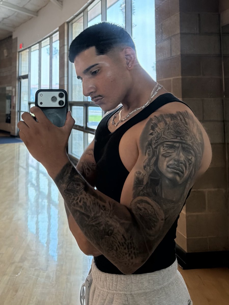 obreezy27's tweet photo. Follow my insta jxsh._.04 https://t.co/XQWh4vtpoK