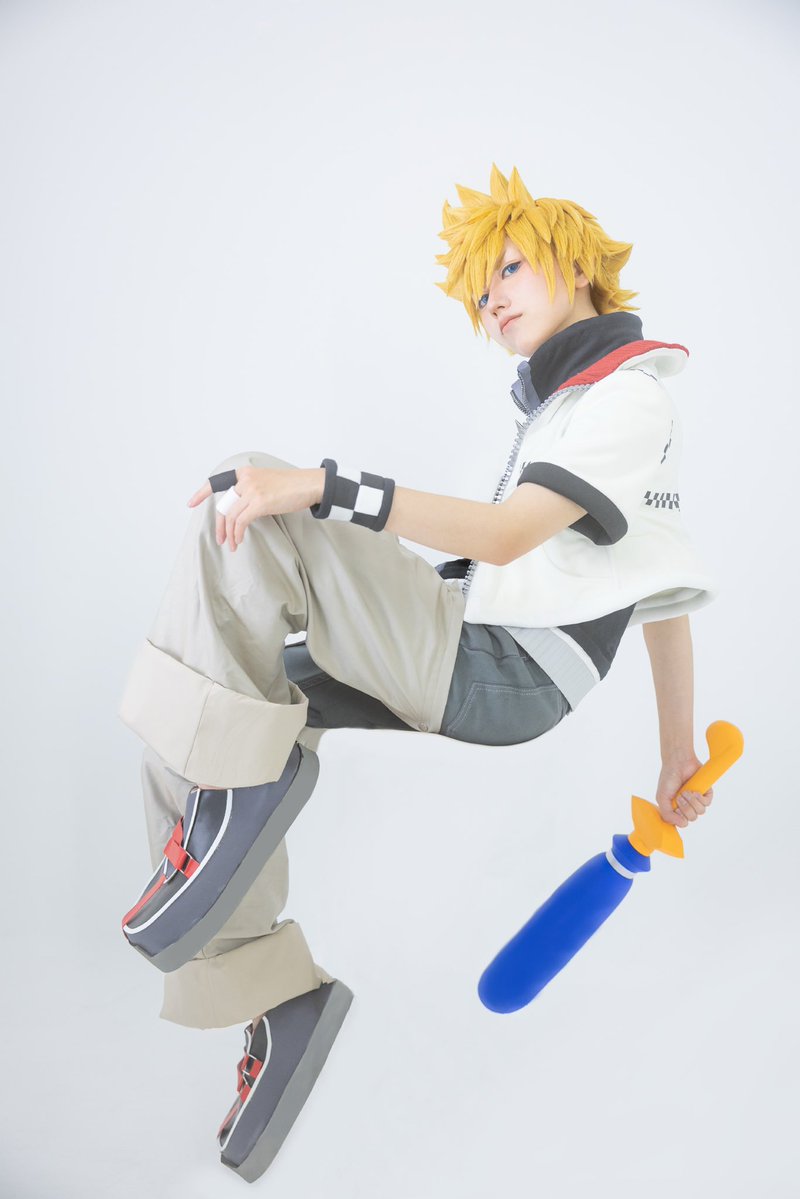 kumako193's tweet photo. #Cosplay

𝑲𝑰𝑵𝑮𝑫𝑶𝑴  𝑯𝑬𝑨𝑹𝑻𝑺

𝑹𝑶𝑿𝑨𝑺

photo📸カントクさん@kantoku_photo 

─────────────────
完全再現ではないけど、KH好きな人なら一度は見た事あるであろうイラストの構図を参考に撮影してもらいました🙌🖤🤍
ｽﾄﾗｸﾞﾙﾊﾞｯﾄはほたちゃん作🔥ツリーへ⬇️ https://t.co/fOmBj9rJ0w