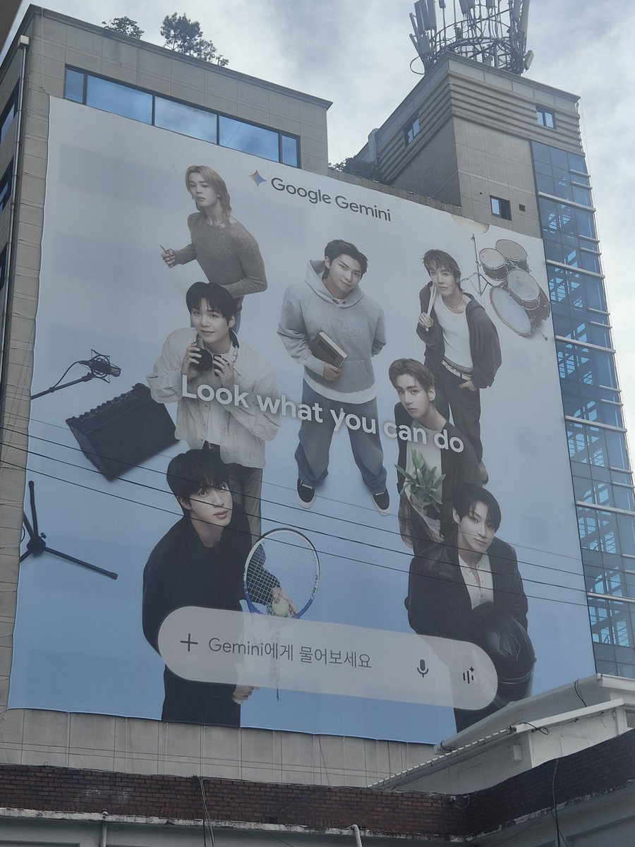 bts_bts_Rabbit's tweet photo. 성수 길바닥에서 찍은 나의 오빵이들.... 이런거 있다고 왜 말안해주셨나요...... https://t.co/2HvtWyz49W