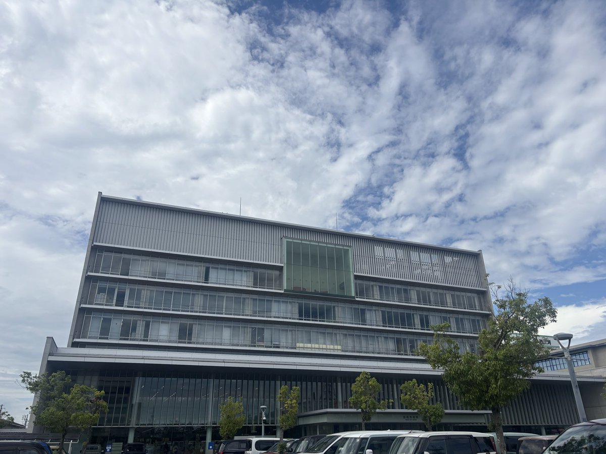 oh2kaq3ko's tweet photo. 今日も市役所でお仕事。
「市議に休みはないの？」のお声に
「お盆も��日も仕事です」と。
合間に、家事、家族との団らん、植物いじりで癒されてます。
明日14日の一般質問の通告書提出のために、執行部から聞き取りに走っています。今日も午前中は、ごみ減量課・福祉課・教育委員会へ。
市民の方のお声から質問に繋がった議題ばかりです。
しなやかに粘り強く挑みます。