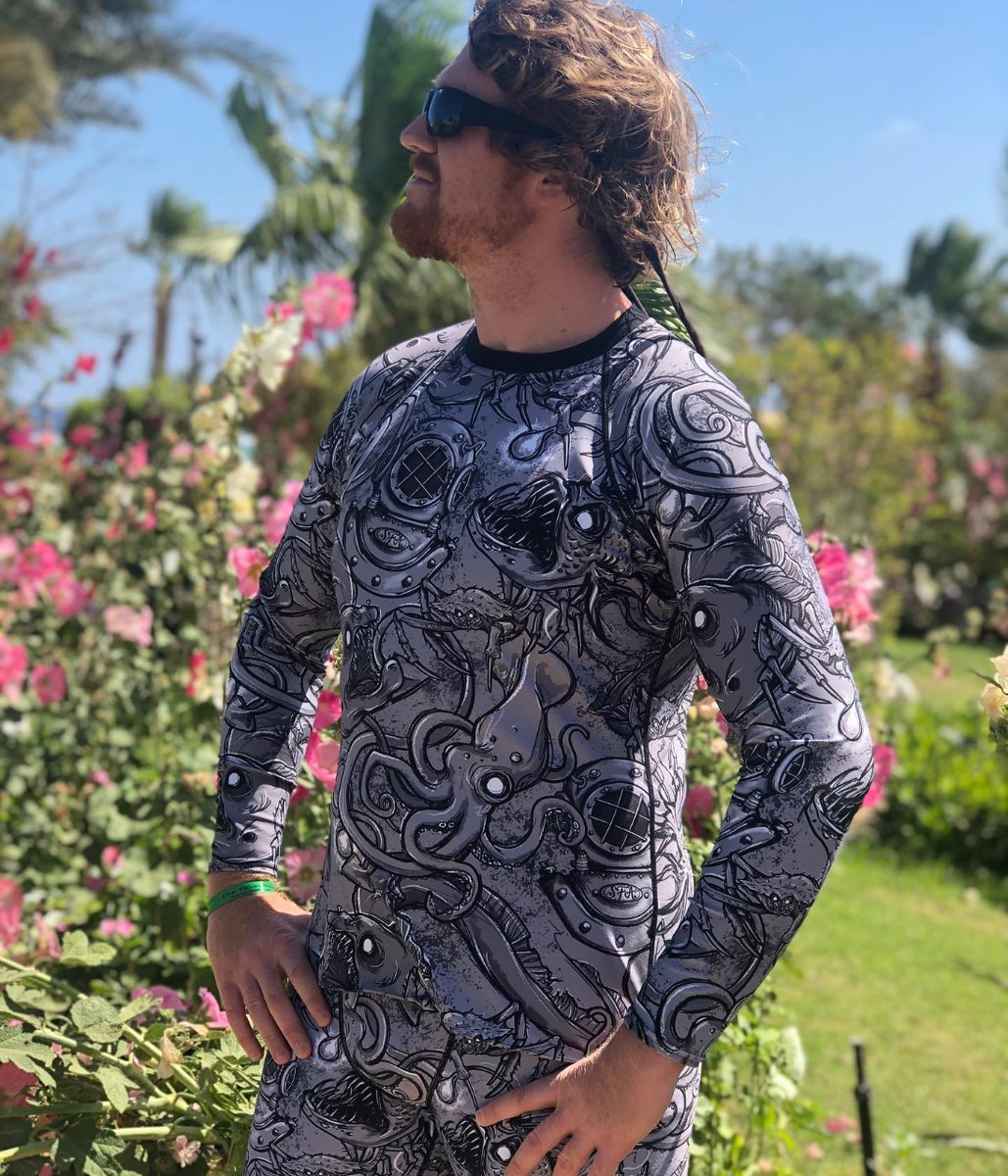 DiverBliss's tweet photo. What do you think of these rashguards from Spacefish Army? 🤔

👇 Find ocean-inspired rashguard for men here👇 https://t.co/VzNFuy2P9C

#aff #spacefisharmy #scubadivers #rashguard https://t.co/DabkhGpWhs