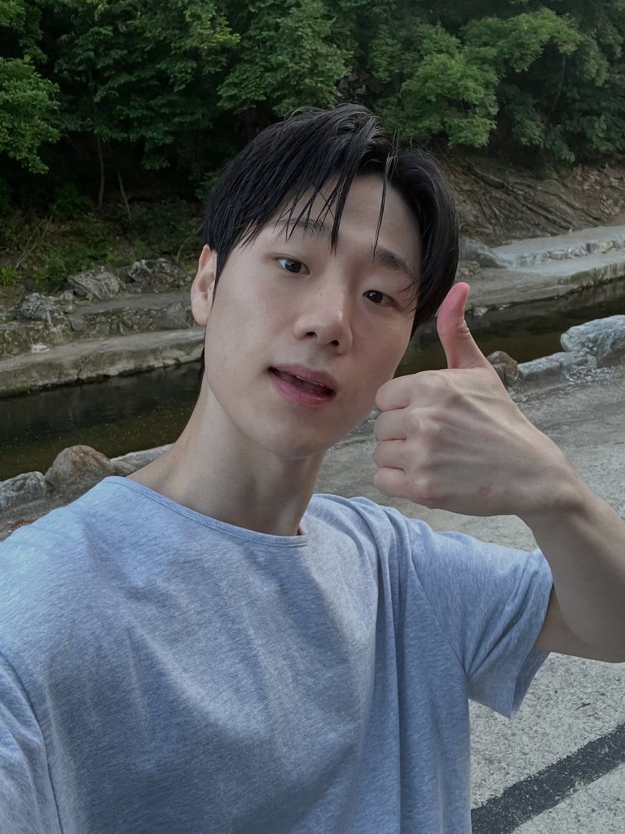 bongjoonlee's tweet photo. @catcozycorner 🥸 https://t.co/f5ZKj5cF4Q