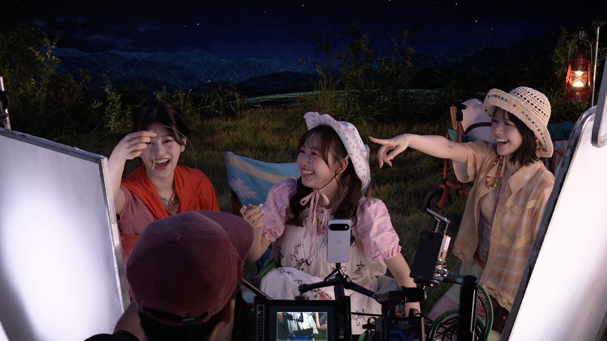 emogram_sankei's tweet photo. 【新CM公開📱】

FRUITS ZIPPERが出演するGoogle Pixel×auの新CMが公開！

インタビューでは松本かれんさんが「新幹線に乗り遅れて、神戸まで自腹タクシーで行った」という衝撃の失敗談を告白して現場は大爆笑😂

#FRUITSZIPPER
📸詳細はこちら���
https://t.co/OvcXDxQewb https://t.co/1xYiLzCzUg