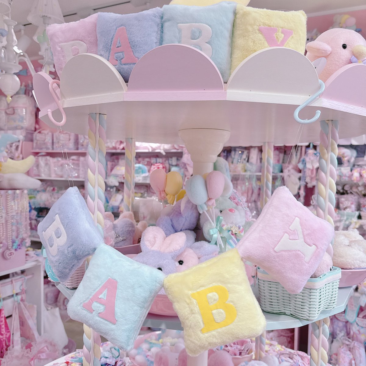 anirshop's tweet photo. ちろるめいど♡さんよりウォールデコやぬいぐるみ、ぬい用スタイなどが入荷しました🍼
（一枚目はお写真用にスタイを着用させたもので別売です🙏）

あにあーるはお盆休み期間中もお休みなしで営業中🌈
今月のお休み▶️18日（火）※19日は11時オープン
次回の通販解禁日は19日を予定してます❣️ https://t.co/hCLLRdhVxf