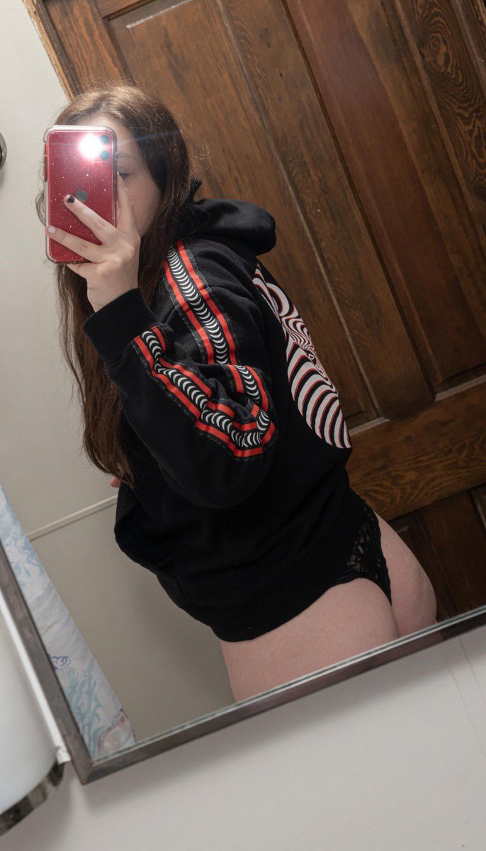 queenngapee's tweet photo. I keep my pussy pink, my butthole brown, and tits shiny 😋 #thong #assholespread #nsfwtwt #pussyspread #teenholes #teenpussy #teenageer #teenasshole #pussy #asshole #nsfw #horny #goonette #masturbation #anal #analfingering #cum #bentoverpussy #youngho #cream https://t.co/ghnmpBtNLe