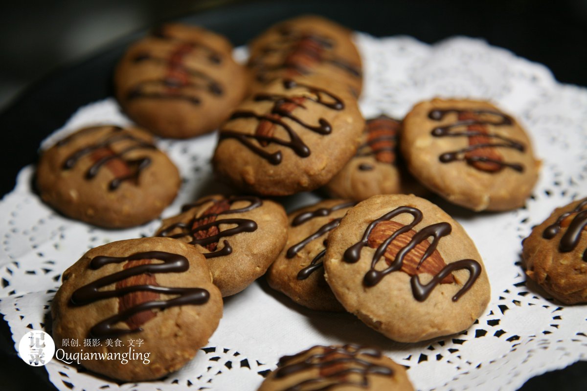 RobertDL16's tweet photo. Spent my Sunday baking warm chocolate chip cookies from scratch  The smell alone made the whole apartment feel like a cozy hug—best weekend win ever! #BakingVibes #SundayTreat https://t.co/FZNlPICLLE
