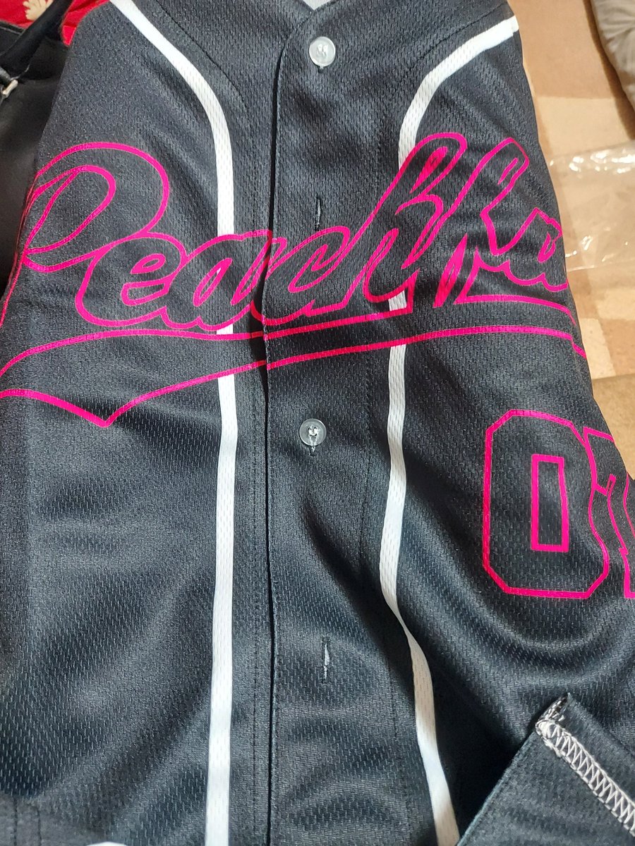 tsuyo19831128's tweet photo. ピチニユ届いたァ⚾

これから…PEACHFAR演者さん達の来店には着ていくぞ😊

嬉しい😭♡
＃PEACHFAR
＃ピチユニ到着 https://t.co/RYvVrDzWwM