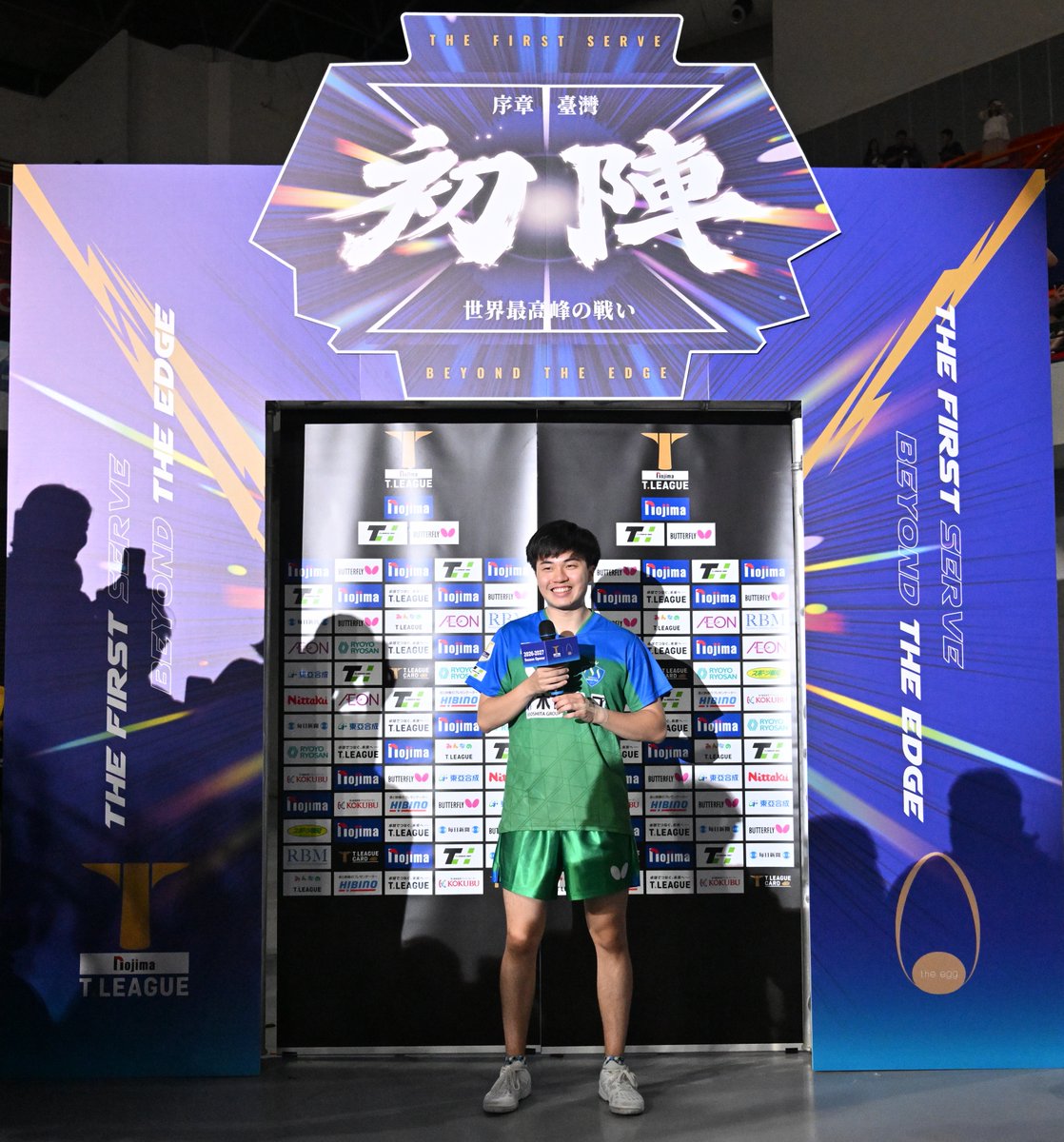TLEAGUE_PR's tweet photo. 🏓 Nojima T.LEAGUE 2026-2027 台灣開幕戰 【開賣通知】現場秒殺的超稀有紀念週邊，今日正式開賣！🔥@TPlus_SBD

兩款商品皆重磅採用 #林昀儒 選手動感十足的帥氣主視覺！👀✨

印有隊徽與歷史性開幕日期的「紀念T恤」與「應援扇」，帶你瞬間重溫台灣開幕戰的狂熱現場！

⏰ 今天中午 12:00（日本時間）準時開賣！數量有限，搶完為止！
👇 立即搶購傳送門 
https://t.co/UbgFUq1RH4

#ノジマTリーグ #林昀儒 #卓球 #桌球 #TLEAGUE #台灣開幕戰 #台灣桌球 #日本職業桌球 #小林同學 #今日開賣
@Meister_Tokyo