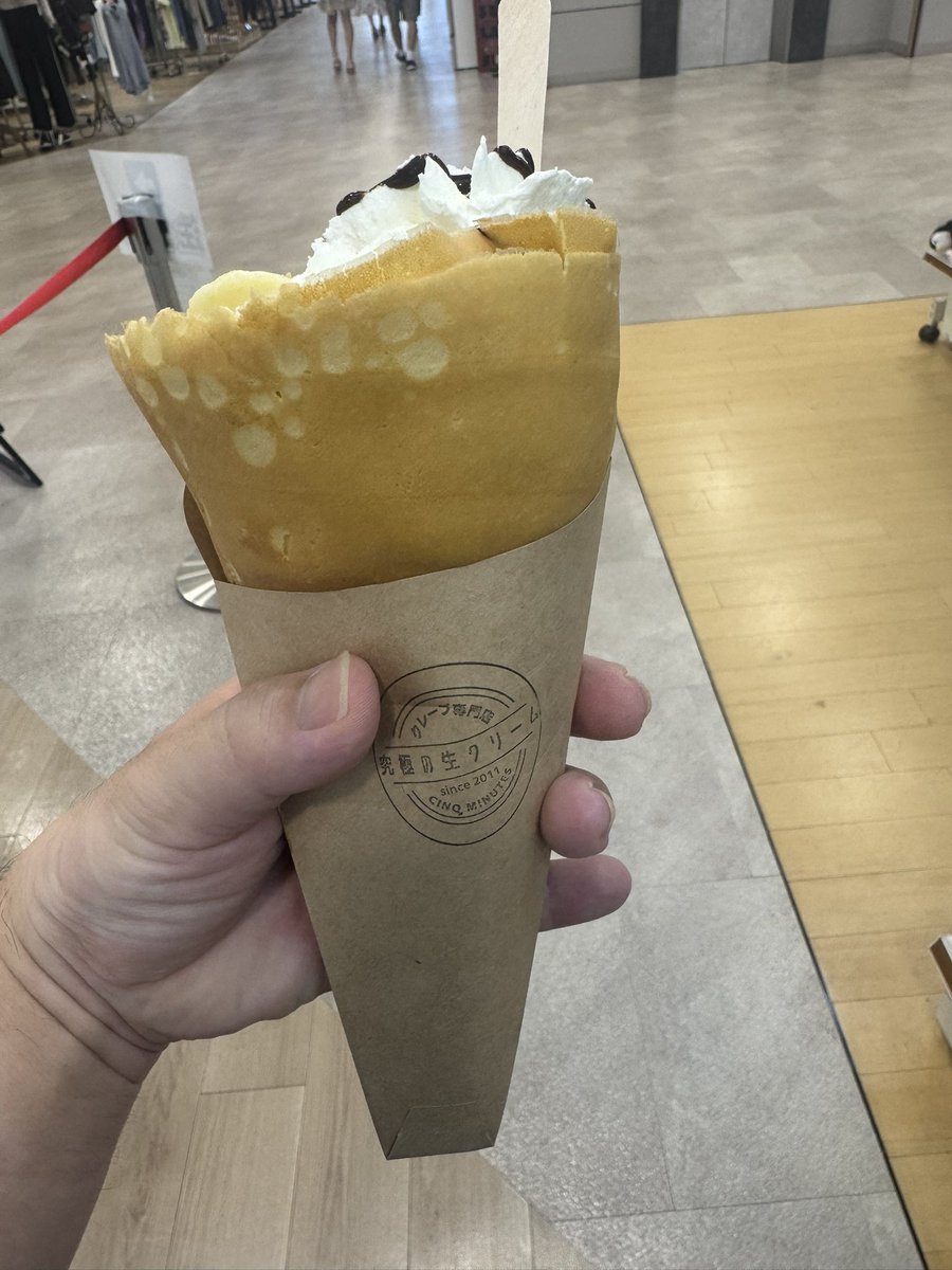 tomoyuki_913's tweet photo. 賞味期限5分のクレープらしい https://t.co/mQd19j0GXj