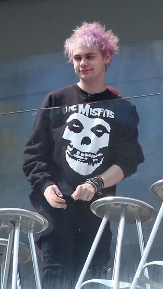 malumlvr_'s tweet photo. @ghoulsandgills THIS IS MICHAEL CLIFFORD!! https://t.co/1CixX6QYsw