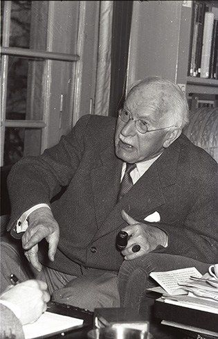 HermannHessed's tweet photo. “Who looks outside, dreams; who looks inside, awakes.” 

— Carl Jung https://t.co/iGkcVogb1W