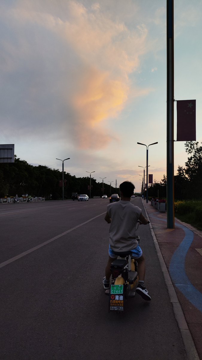 vani__baez's tweet photo. Growth isn’t about how far you’ve come—it’s about being glad you took the first step, even when the path felt dark. Today I’m proud of that small, brave move.， https://t.co/f5zWUDJF4O