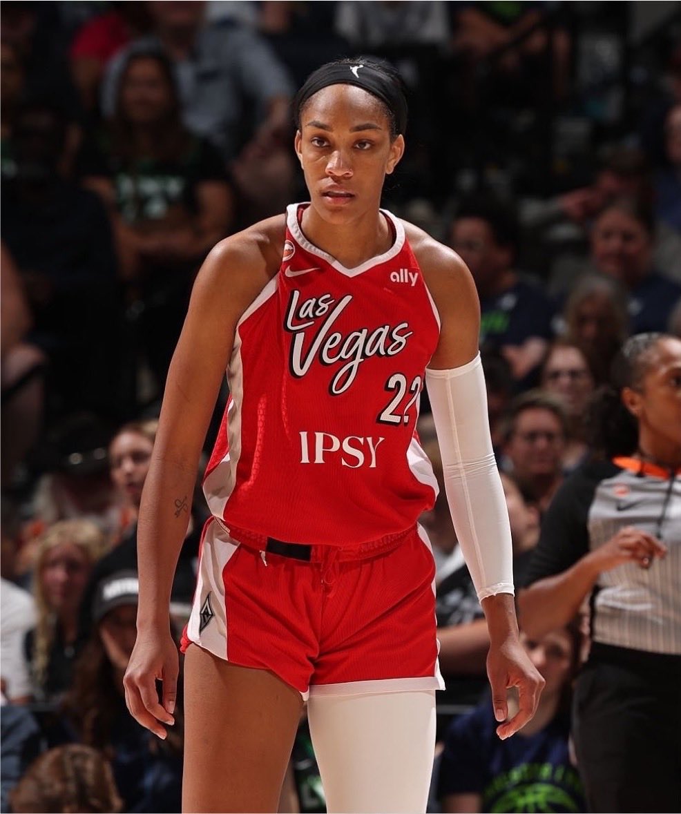 aja22wilsonHQ's tweet photo. a’ja wilson current stats w. 10 games left:

#1 in PPG (26.3)
#1 in BPG (2.1)
#1 in PER (32.2)
#1 in win shares (6.6)
#2 in defensive rebounds 
#3 in rebounds (9.8)
#7 in three-pointer % 
#15 in SPG (1.5) 

DRTG: 101.9/ORTG: 120 https://t.co/HES0WMIPQB