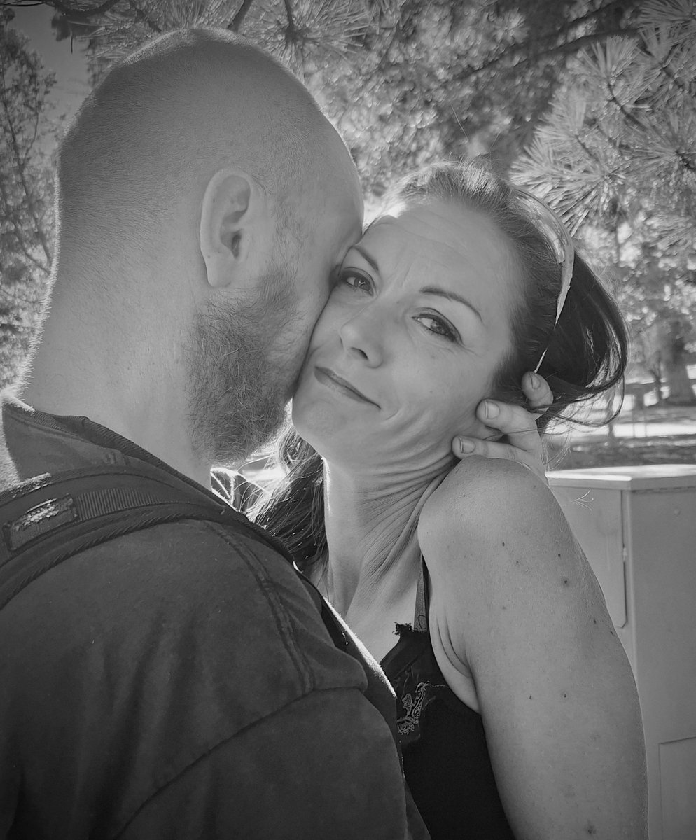 ChadLaughlpywr's tweet photo. Look what my girl decides to do after 10 years I gave her everything and then she gets her self on the dope and can't get off so she starts doing this with other guys then she comes running back to me telling me she loves me https://t.co/kuuvyACR6y