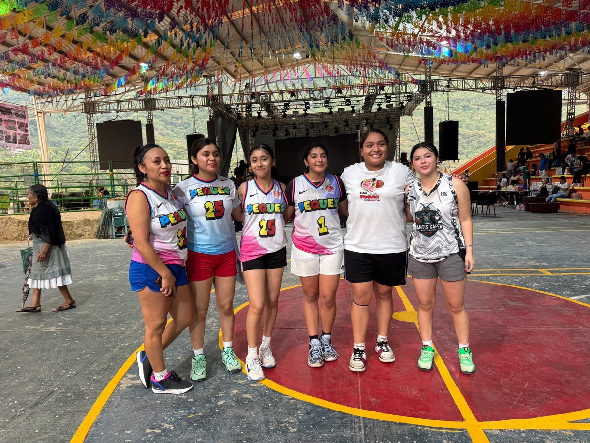 _AntorchaHuitzi's tweet photo. Felicitamos a los equipos que participaron en el torneo de #básquetbol rama femenil.

🥇Lugar Amigas ( Cuetzalan)
🥈Luga  Peques ( Zongozotla)
🥉Lugar Perseus (Nanacatlán) https://t.co/27ZHYOd5Gc