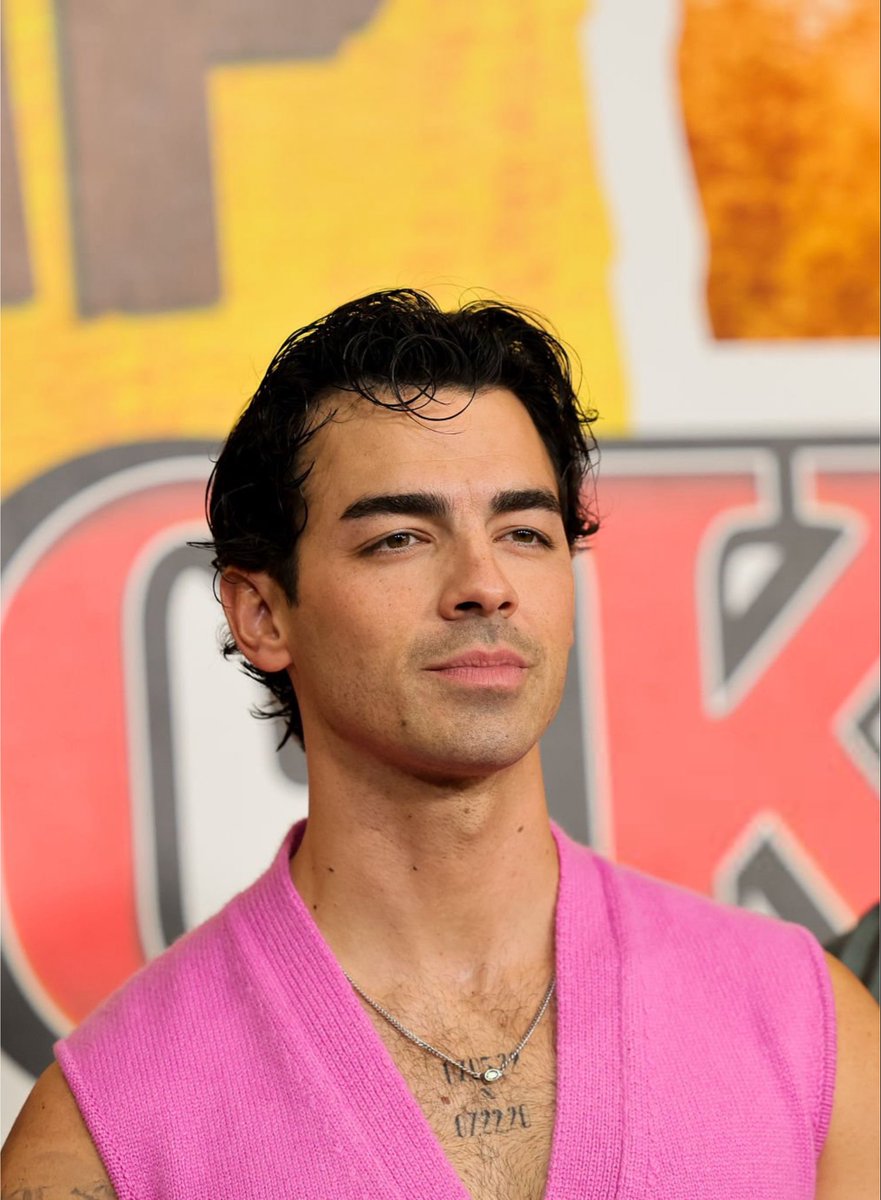 joejonasarchive's tweet photo. joe jonas. https://t.co/mt5QslOJVZ