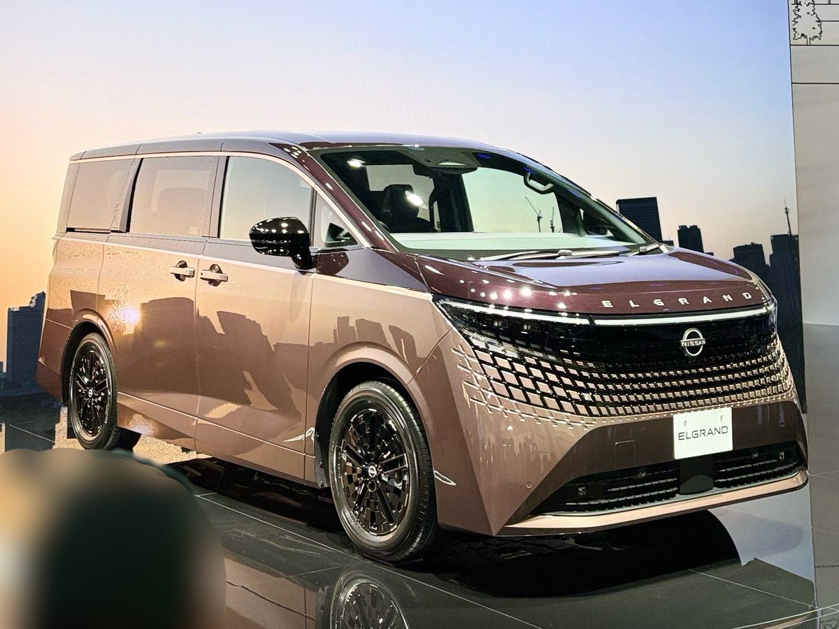 a90_minicar's tweet photo. ●来月、トミカからも発売！
　日産 新型エルグランド（量産型）初観測🔍
📍トミカ博 in TOKYO

【モビショー2025以来の観測】
こちらも早く見てみたいと思っていたおクルマです！

フロントグリルの意匠がかなりすごいことに✨
リアビューもこれまた特徴的ですよね！！

#トミカ博
#トミカ https://t.co/KXg4ILbWpm