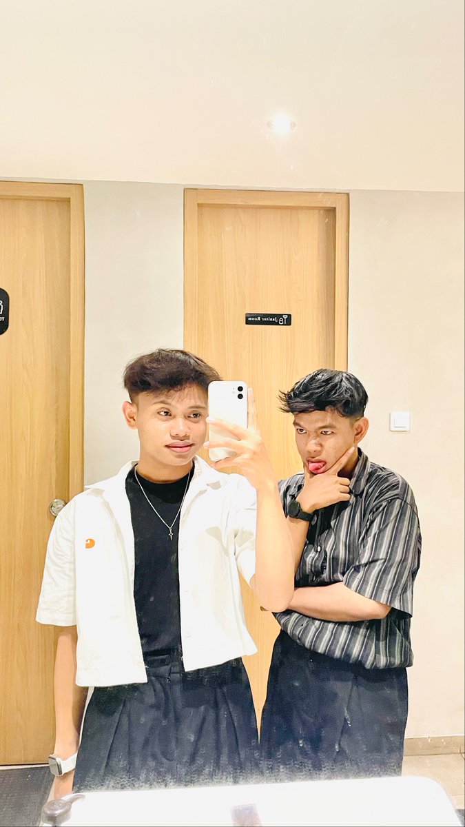 Dapi_uhh's tweet photo. Kanan kiri ya oke
#gayjogja #gayjogjakarta https://t.co/m6aRFI9A0v