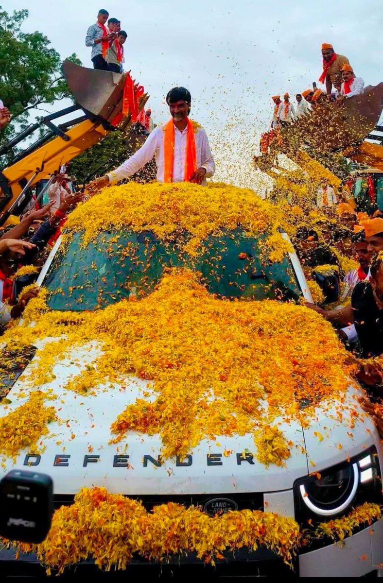 gund_vilas's tweet photo. 💫सध्या महाराष्ट्रात चर्चा फक्त या दोन डिफेंडरची...🚘..💪🔥🚩🤪🫣
#We_Support_ManojJarangePatil https://t.co/t1fAgxuqJA