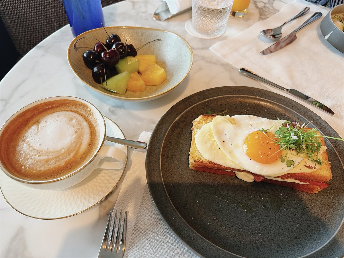 akumanixx's tweet photo. 寝起きからの着替え
等身も変わってるように見える不思議

朝食は、クロックマダムをメイン選択したが胃が食べ疲れ、後悔してるところ🥺 https://t.co/YwDiYZAkNX