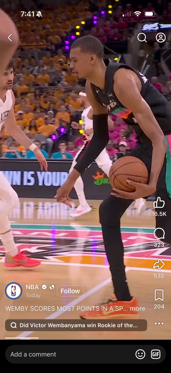 Michael98770048's tweet photo. @LegionHoops Imagine not calling a carry on this play… https://t.co/T1moIcuJYR