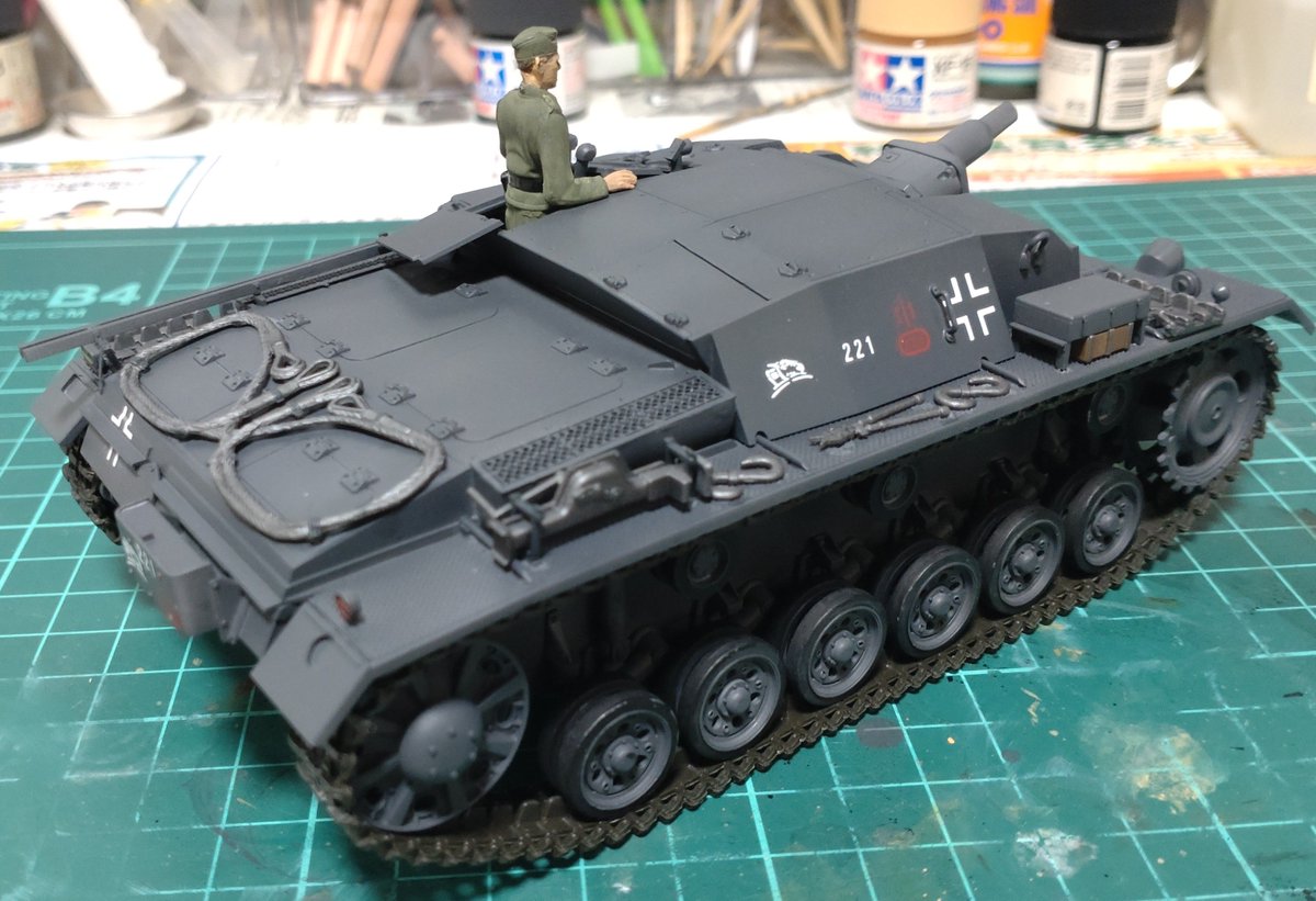 plamon1014's tweet photo. タミヤ Ⅲ号突撃砲B型の完成です
低いフォルムがカッコいい
＃タミヤ https://t.co/GsdwqFtf52