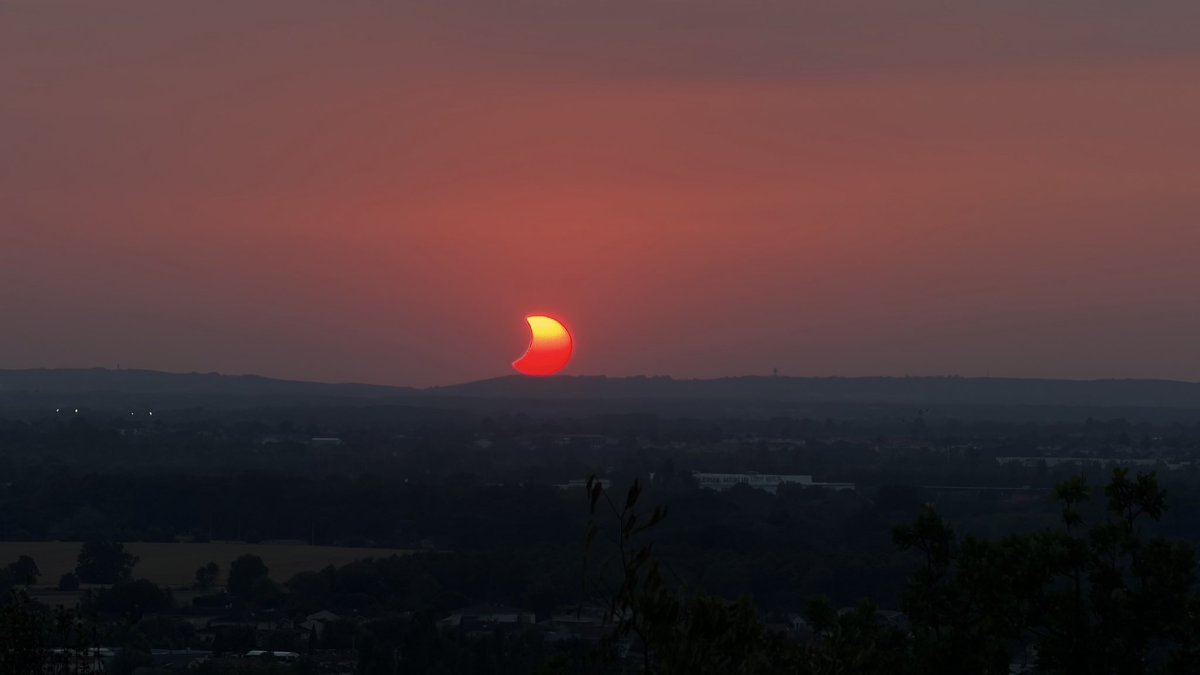 oldercolderr's tweet photo. fin d’éclipse ce soir ❤️‍🔥 https://t.co/Jec6r6lLps