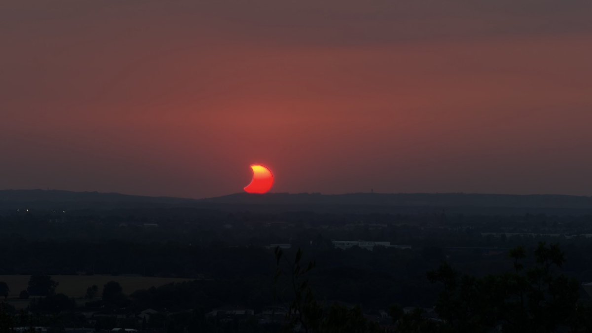 oldercolderr's tweet photo. fin d’éclipse ce soir ❤️‍🔥 https://t.co/Jec6r6lLps