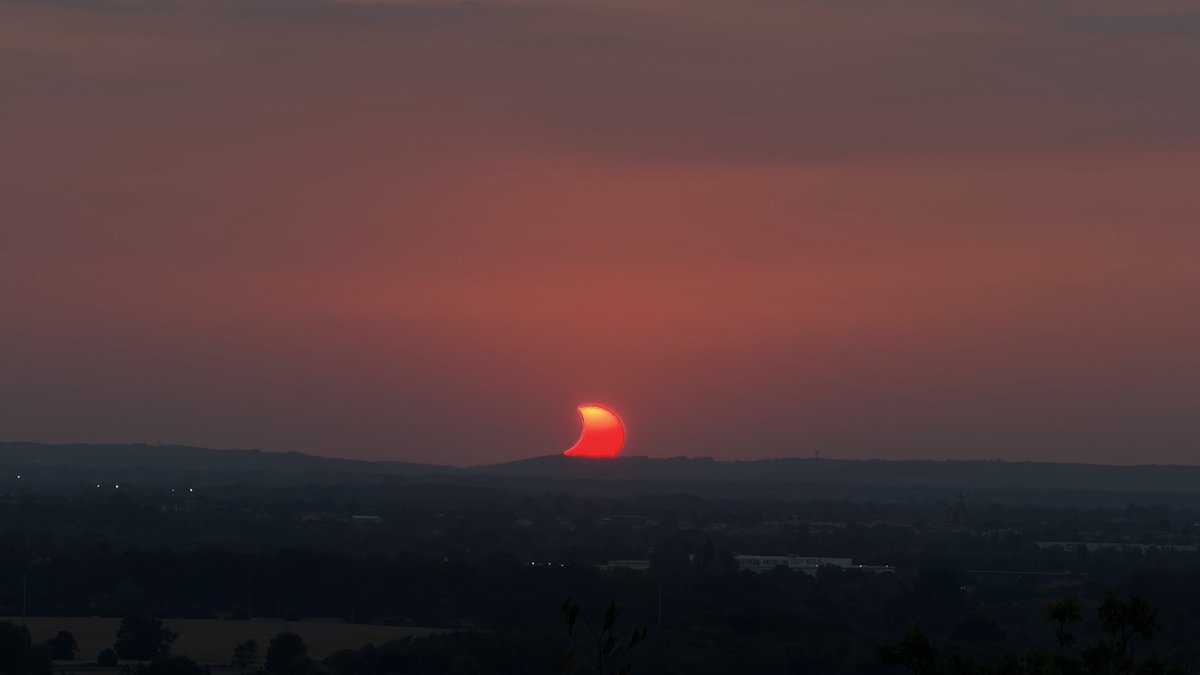 oldercolderr's tweet photo. fin d’éclipse ce soir ❤️‍🔥 https://t.co/Jec6r6lLps