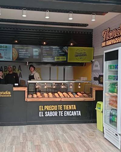 Diegofalcon's tweet photo. La  ciudad de Buenos Aires se transformó en locales de ventas de huevos y empanadas. https://t.co/4FXikmQYAf