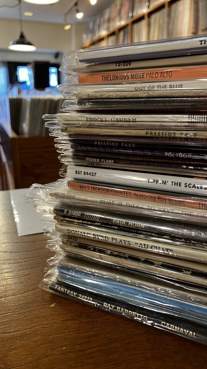本日新入荷はJAZZ! 比較的お求めやすいものを約40枚出しました
