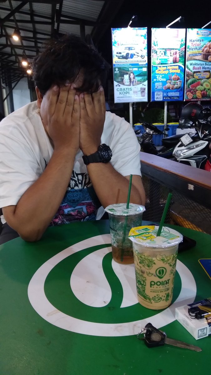 priyo_mw's tweet photo. Dimana ada waktu disitu ada jam tangan. 

Tinggal sisa meet sama manusia perbatasan planet aja @bejollybelly https://t.co/AoTMJesX9m