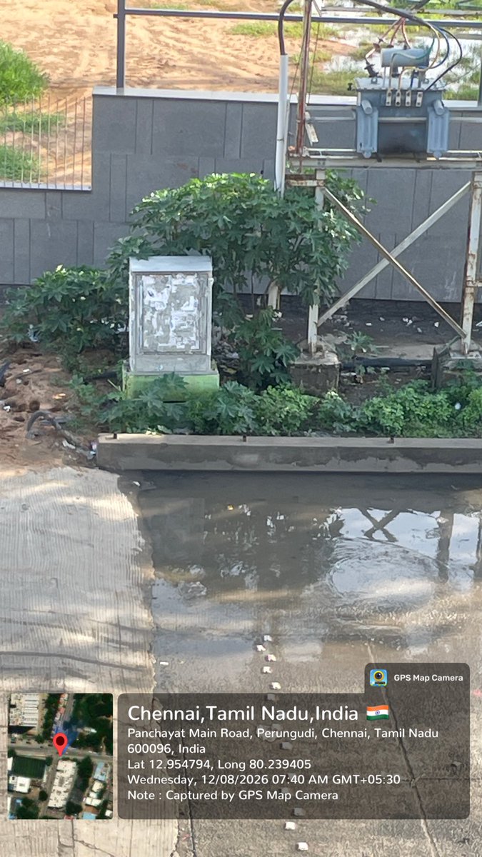 Tamilinian1016's tweet photo. @chennaicorp view cutter uprooted by wind, but parapet remains. Obstructing rain water. Stagnating &amp; mosquitoes breed. To restore view cutter and making way for rainwater. Speed breaker &amp; parapet r blocking the way to SWD. Not to do temporary measures of clearing this my men https://t.co/Iax0j2qhKm