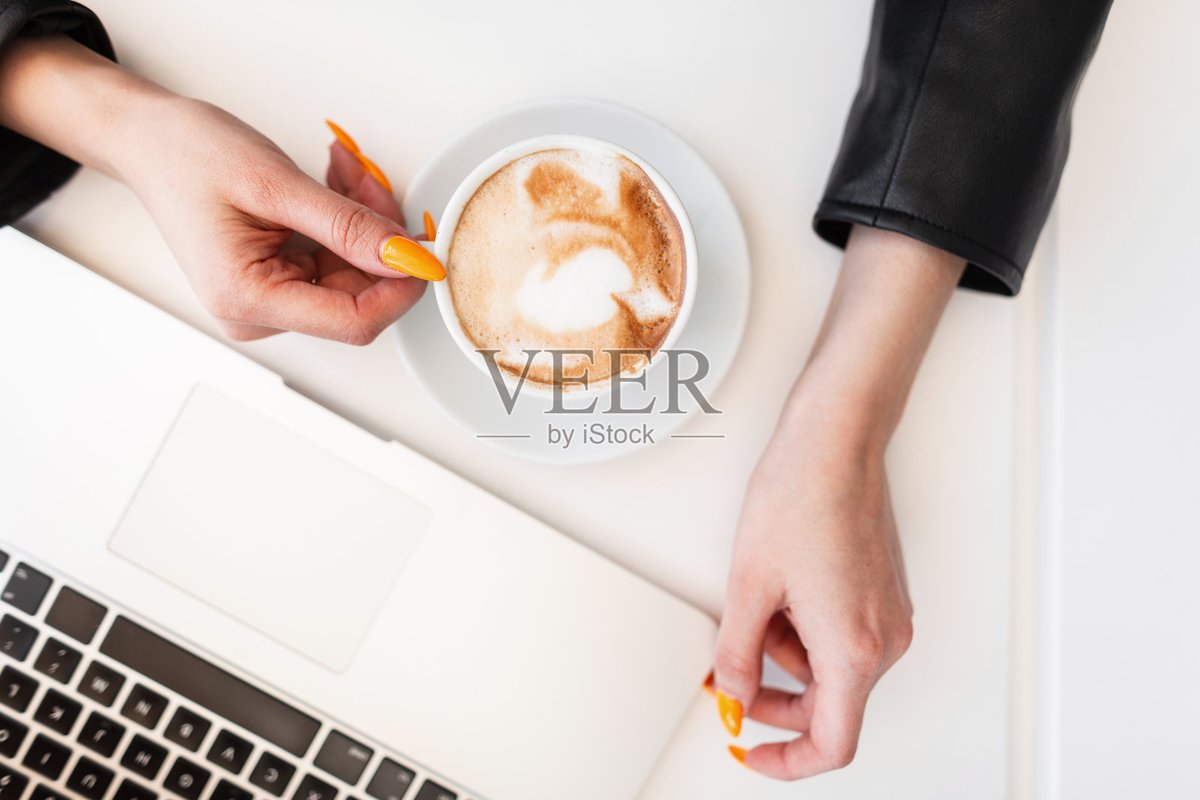 Michell54168207's tweet photo. Had a productive morning, nailed that client report, and now grabbing a quick coffee to tackle the afternoon tasks—small wins make workdays great! https://t.co/vffJDGQY4T