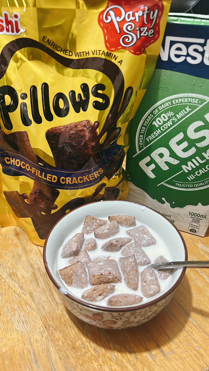 kirakirakat's tweet photo. Ok hear me out. Do any other Filipinos do this? Cause yall totally should. The sponge ones were good for this too! https://t.co/yyrDQ9GRjl