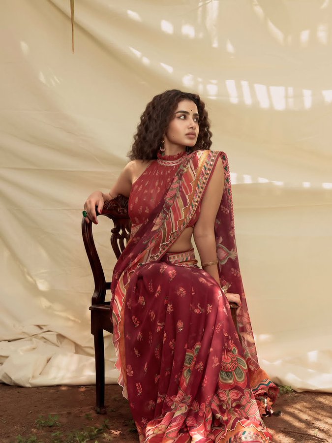 actress139's tweet photo. #AnupamaParameswaran https://t.co/CdaTFKZT5E