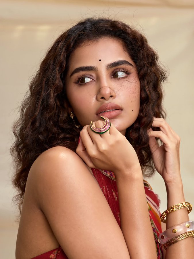 actress139's tweet photo. #AnupamaParameswaran https://t.co/hYlPGqfZ90