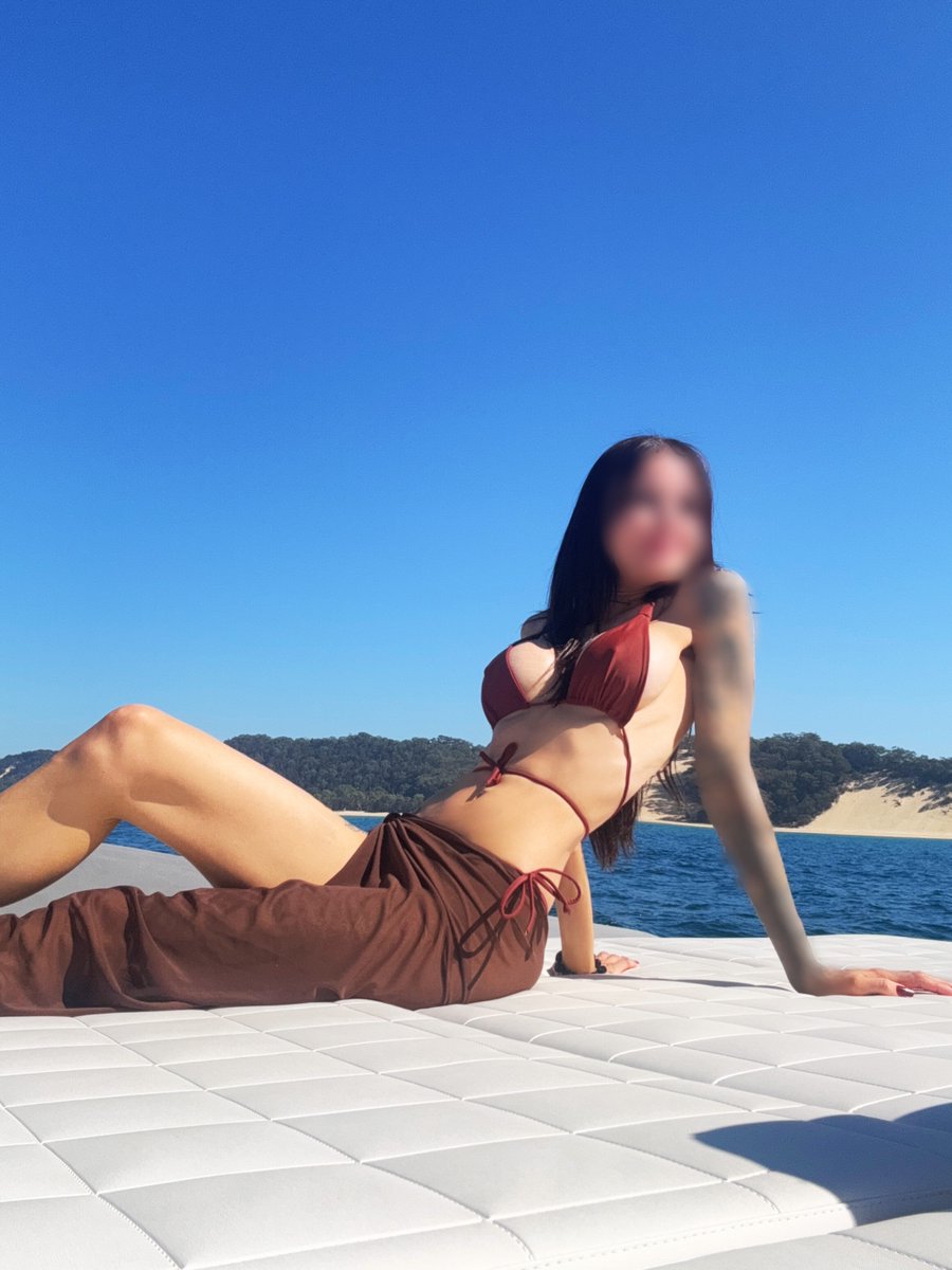 ally44477711's tweet photo. Imagine you were like this lucky gent that decided it was finally time to treat yourself to a weekend together on the water like this
🛥️👙💦 https://t.co/jZbPK2yGjO
