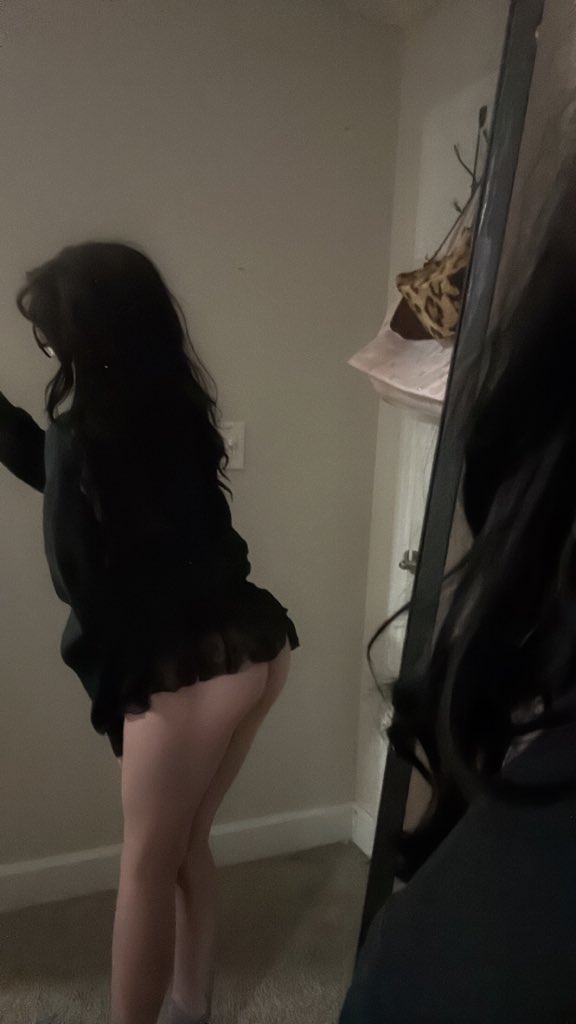 nicolettecoded's tweet photo. oh! i promise I'm a good girl 🤓💦 https://t.co/J0kXg5GuEu
