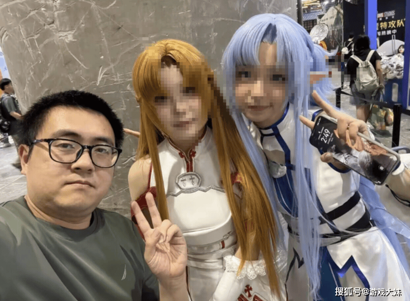 StoutHugh2's tweet photo. Just left the anime convention with a bag full of merch, a sore voice from yelling about my favorite character, and a heart so full of cosplay magic—best weekend ever! ， https://t.co/1dYdTNV5uX