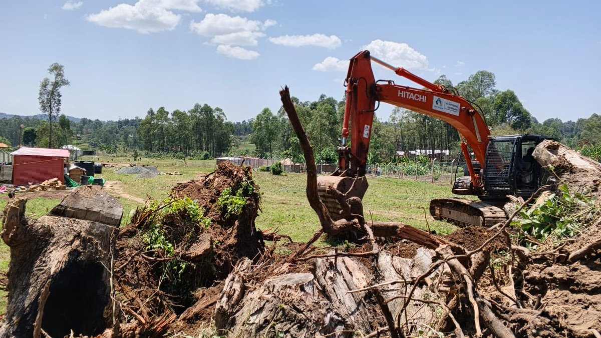 PoloFARM_Oyugis's tweet photo. Yesterday we deployed heavy machinery to efficiently remove logs ๐ชต and clear the land for the next phase.
With an excavator on site, weโre ensuring safety, speed, and precision.
#PoloFarm #LandClearing #ConstructionKE https://t.co/E6IAyVrCNz