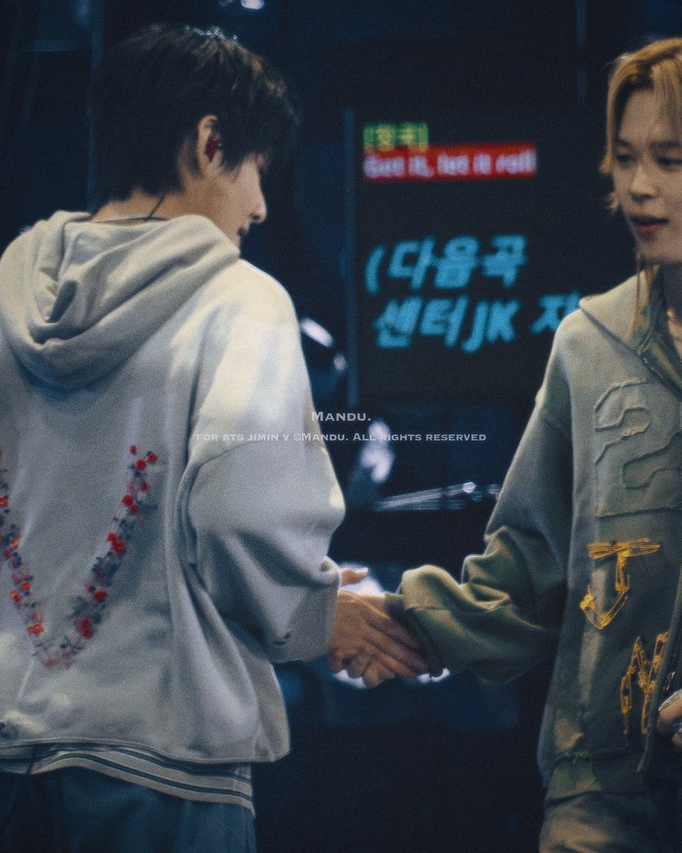 mandu__95's tweet photo. 260412 - BTS World Tour ‘ARIRANG’ in Goyang🪐💫

🫱🏻‍🫲🏽🫱🏻‍🫲🏽🩵🩵

#박지민 #지민 #JIMIN #BTSJIMIN
#태형 #뷔 #TAEHYUNG #BTSV
#방탄소년단 #BTS @BTS_twt https://t.co/fBbyUNmHqn
