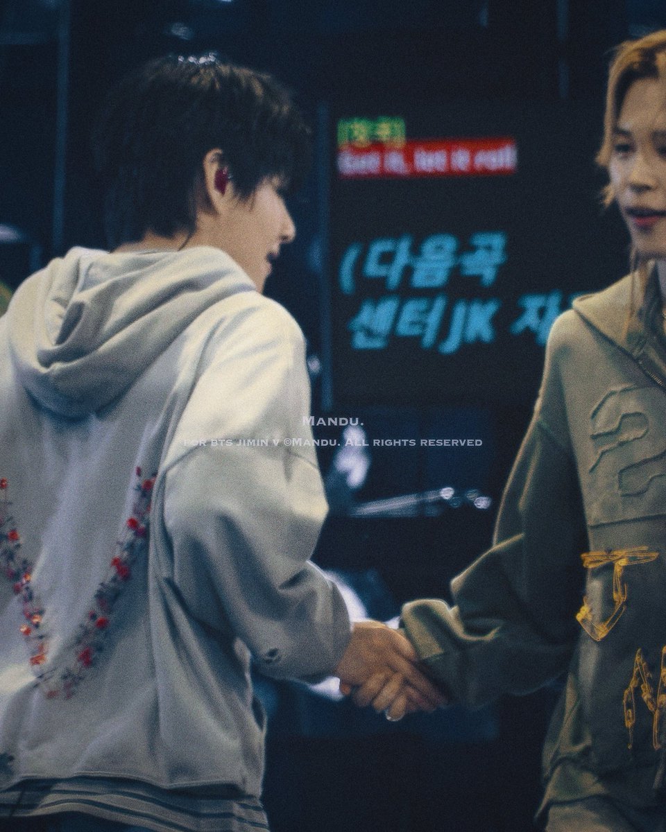 mandu__95's tweet photo. 260412 - BTS World Tour ‘ARIRANG’ in Goyang🪐💫

🫱🏻‍🫲🏽🫱🏻‍🫲🏽🩵🩵

#박지민 #지민 #JIMIN #BTSJIMIN
#태형 #뷔 #TAEHYUNG #BTSV
#방탄소년단 #BTS @BTS_twt https://t.co/fBbyUNmHqn