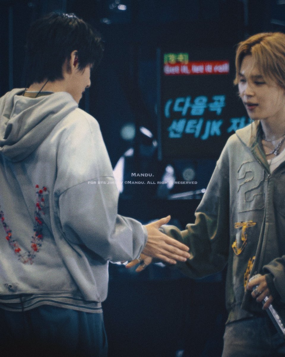 mandu__95's tweet photo. 260412 - BTS World Tour ‘ARIRANG’ in Goyang🪐💫

🫱🏻‍🫲🏽🫱🏻‍🫲🏽🩵🩵

#박지민 #지민 #JIMIN #BTSJIMIN
#태형 #뷔 #TAEHYUNG #BTSV
#방탄소년단 #BTS @BTS_twt https://t.co/fBbyUNmHqn