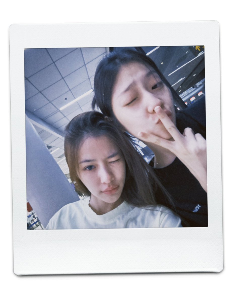 nainiumaobot's tweet photo. Ploy dropped that there’s a huge surprise for us and told us to stay tuned! Wonder what on earth it could be, I can’t even guess 😯

#PuyfaiPloy https://t.co/JfSuVMY0tz
