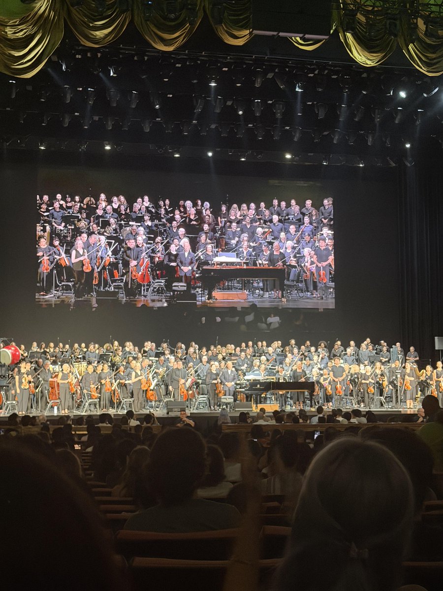 _cd_Christine's tweet photo. Yes! That beautiful summer feeling is back again! A rare and unforgettable concert night filled with the magical melodies of Joe Hisaishi, bringing back precious memories from a wonderful season.
#JoeHisaishi #MusicMemories https://t.co/0AAWQut61p