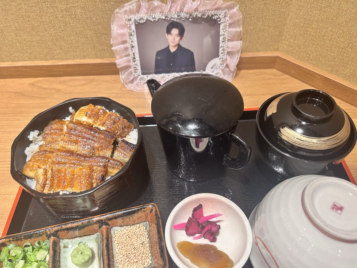 tytyknkn's tweet photo. 今回も美味しいものたくさん食べれて髙木くんの休憩場所も撮れて大満足🙆‍♀️8/8にちこちゃんに解説してもらいながらエイトさん観れたのも楽しかった🥰いつもありがとうだよ〜🫶JUMPdate!も楽しみすぎる😚 https://t.co/92TLm8kv2e