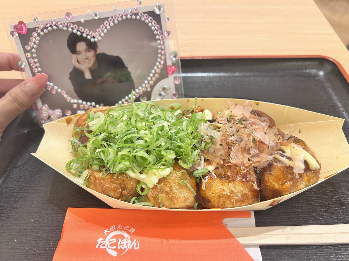 tytyknkn's tweet photo. 今回も美味しいものたくさん食べれて髙木くんの休憩場所も撮れて大満足🙆‍♀️8/8にちこちゃんに解説してもらいながらエイトさん観れたのも楽しかった🥰いつもありがとうだよ〜🫶JUMPdate!も楽しみすぎる😚 https://t.co/92TLm8kv2e