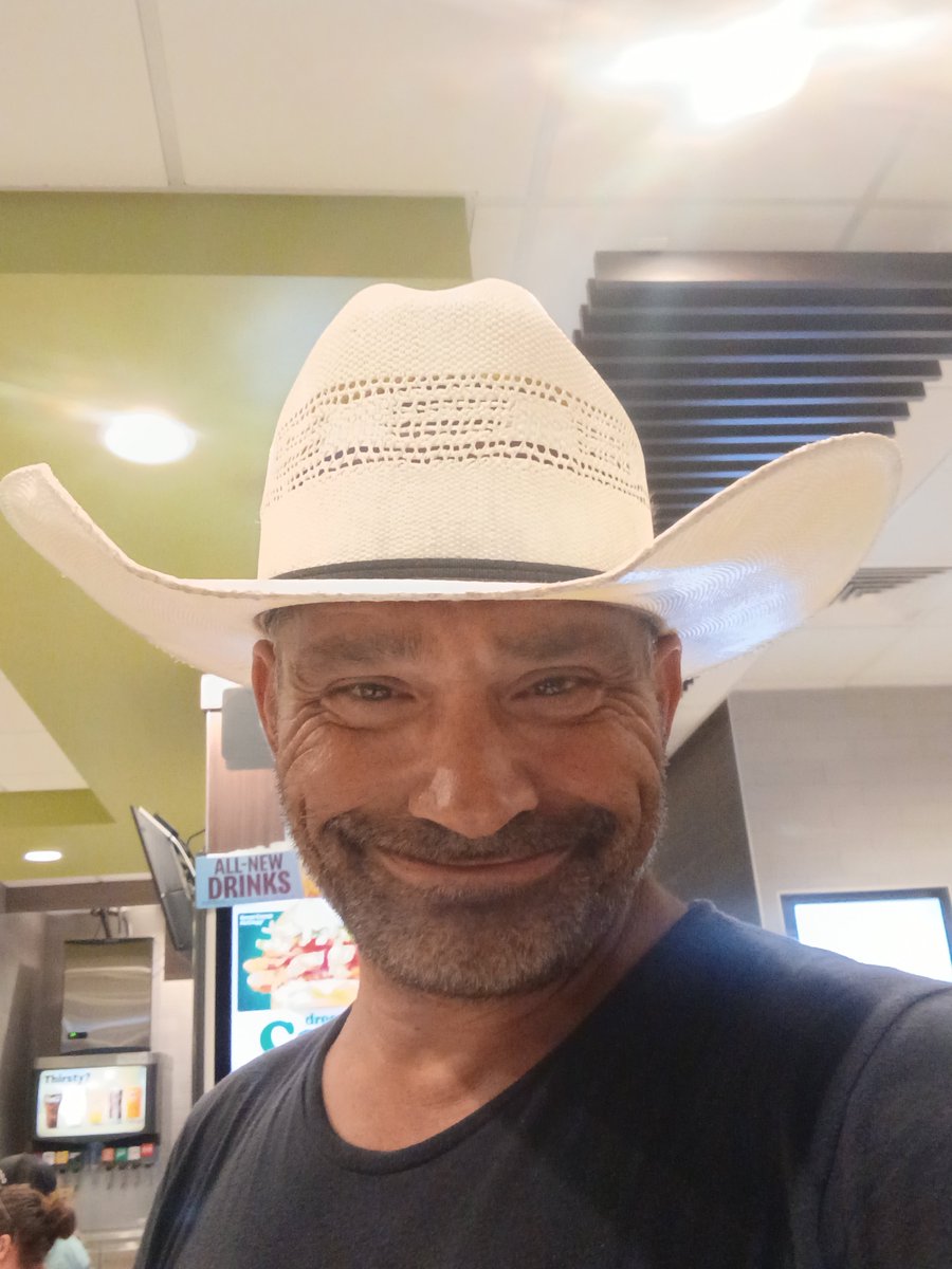 Christianweeb1's tweet photo. For the record you cocksuckers that want the payment will be first to go. I love you people but you cannot expect my support without your help and support. I'll let you stay so long as you help me by putting in some effort @HRTexas @MayraFlores4TX @WhiteHouse @PwatMuse @PressSec https://t.co/tvFzsgjlg3